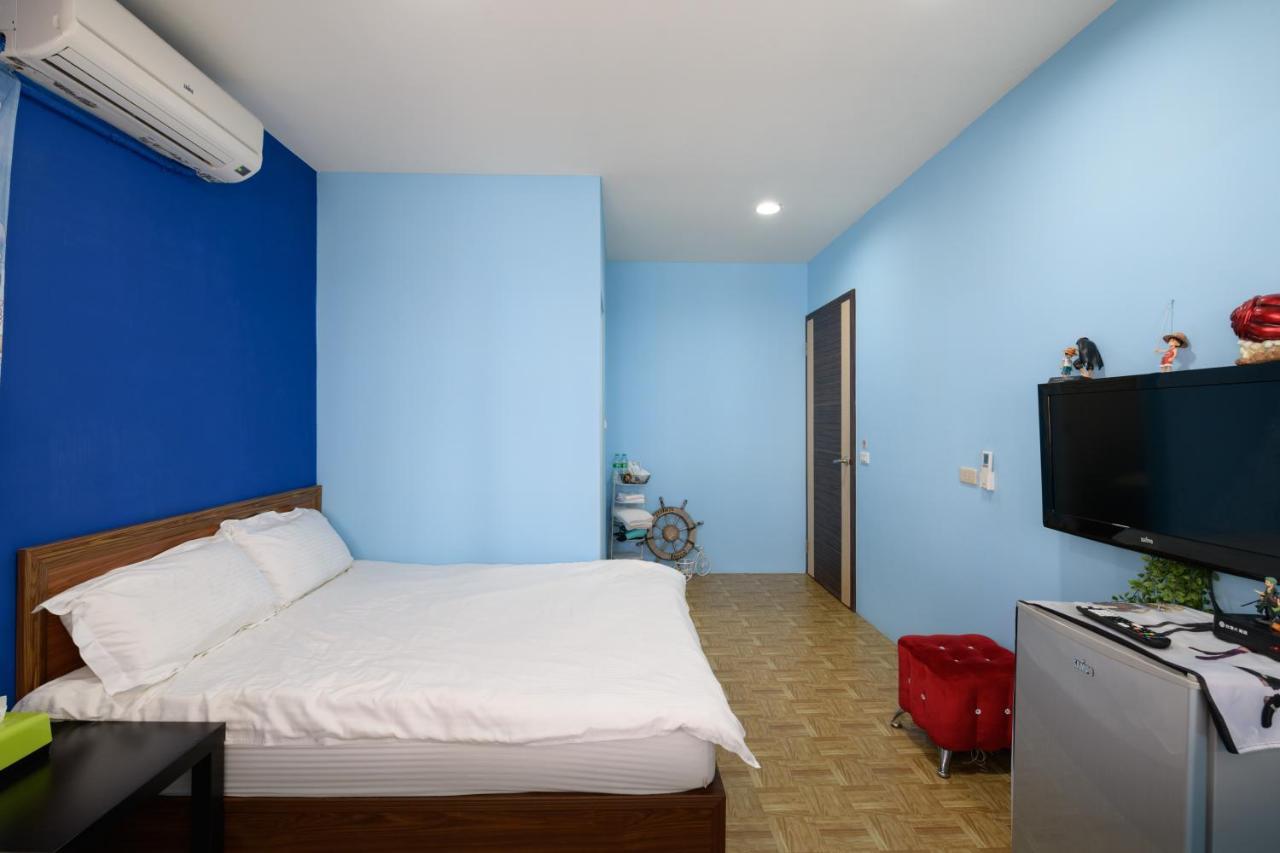 羅東夜市 小宅一生民宿 Night Market Small House Lifetime Hotel Luodong Buitenkant foto