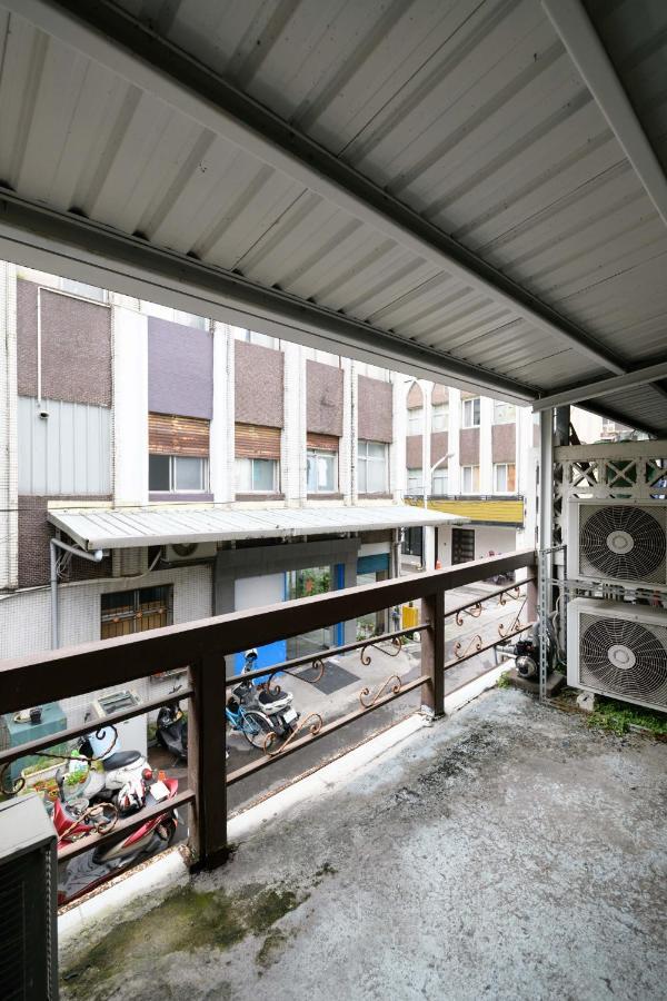 羅東夜市 小宅一生民宿 Night Market Small House Lifetime Hotel Luodong Buitenkant foto