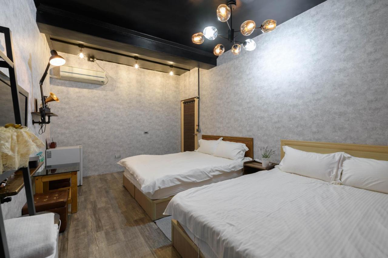羅東夜市 小宅一生民宿 Night Market Small House Lifetime Hotel Luodong Buitenkant foto