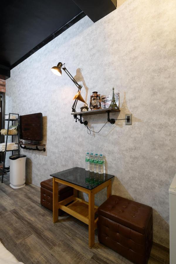 羅東夜市 小宅一生民宿 Night Market Small House Lifetime Hotel Luodong Buitenkant foto