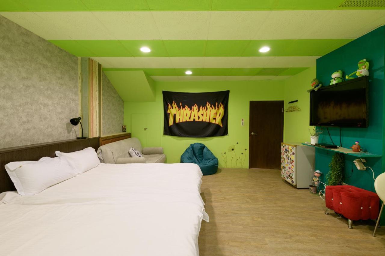 羅東夜市 小宅一生民宿 Night Market Small House Lifetime Hotel Luodong Buitenkant foto