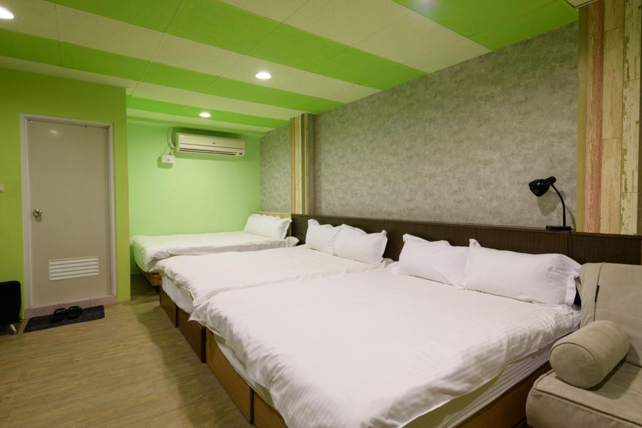 羅東夜市 小宅一生民宿 Night Market Small House Lifetime Hotel Luodong Buitenkant foto