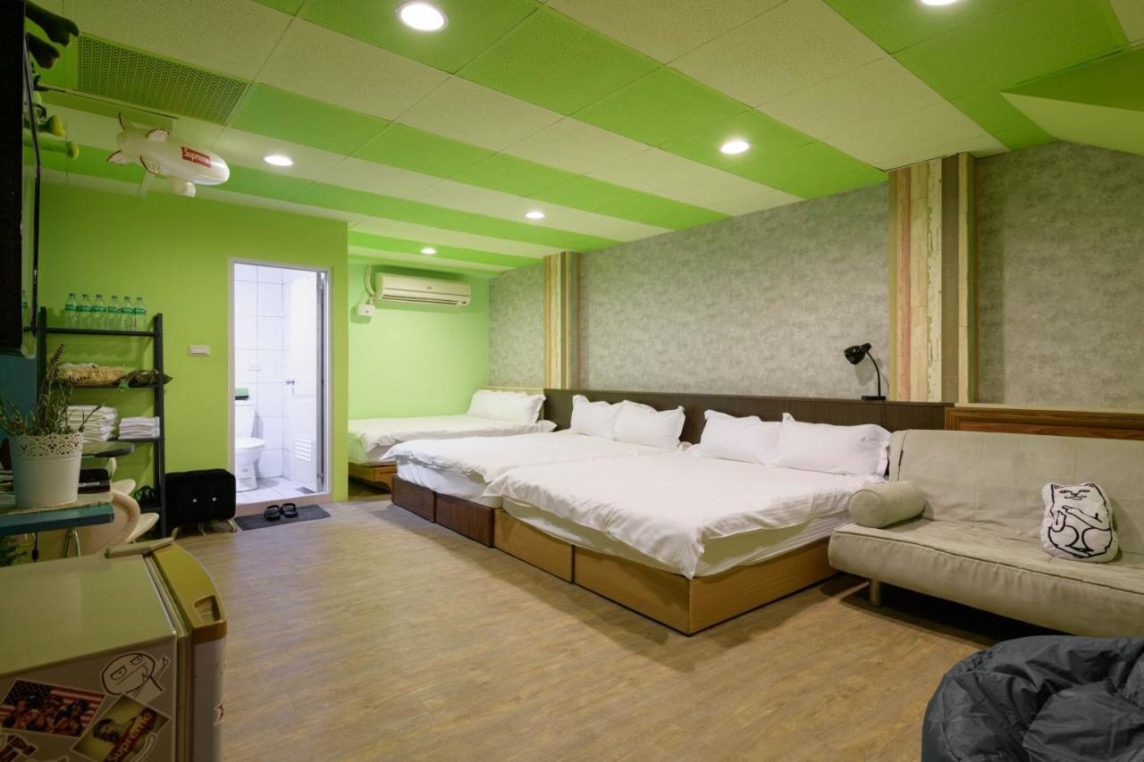 羅東夜市 小宅一生民宿 Night Market Small House Lifetime Hotel Luodong Buitenkant foto