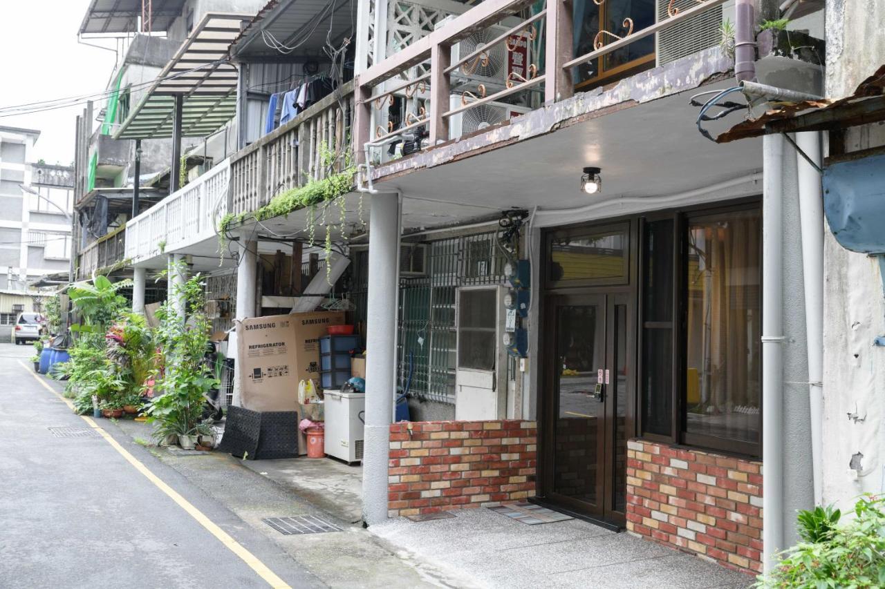 羅東夜市 小宅一生民宿 Night Market Small House Lifetime Hotel Luodong Buitenkant foto