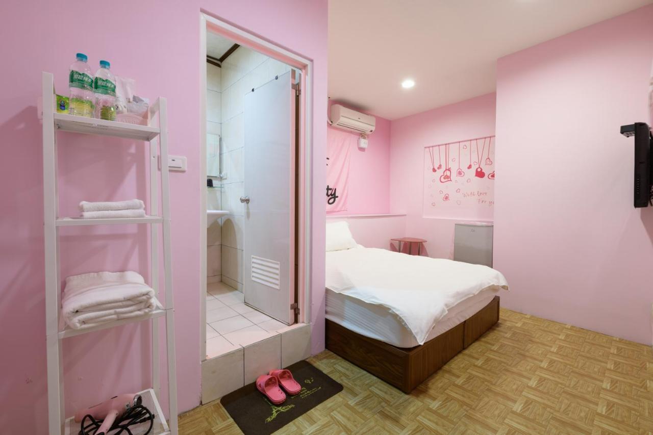 羅東夜市 小宅一生民宿 Night Market Small House Lifetime Hotel Luodong Buitenkant foto