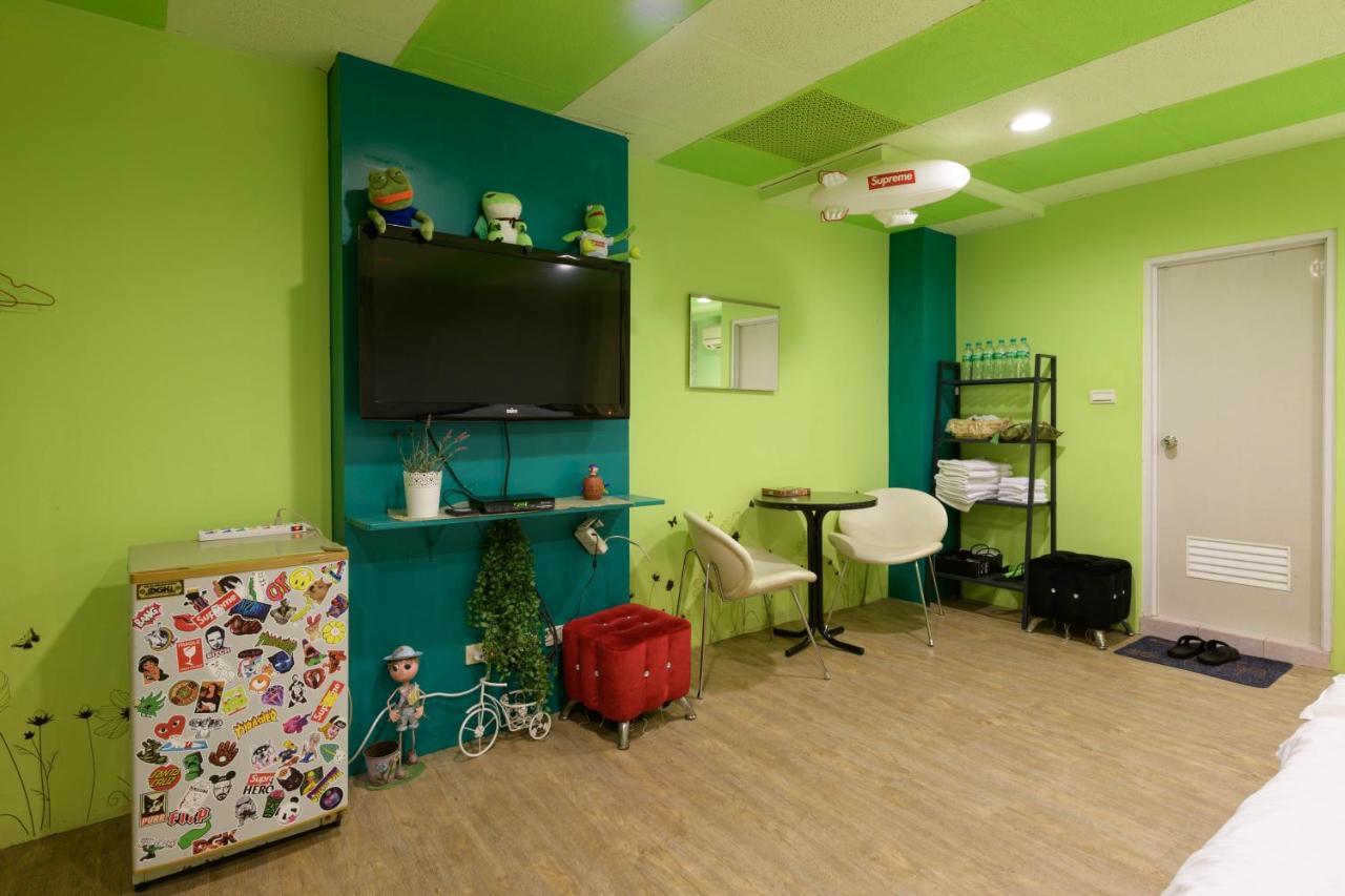 羅東夜市 小宅一生民宿 Night Market Small House Lifetime Hotel Luodong Buitenkant foto