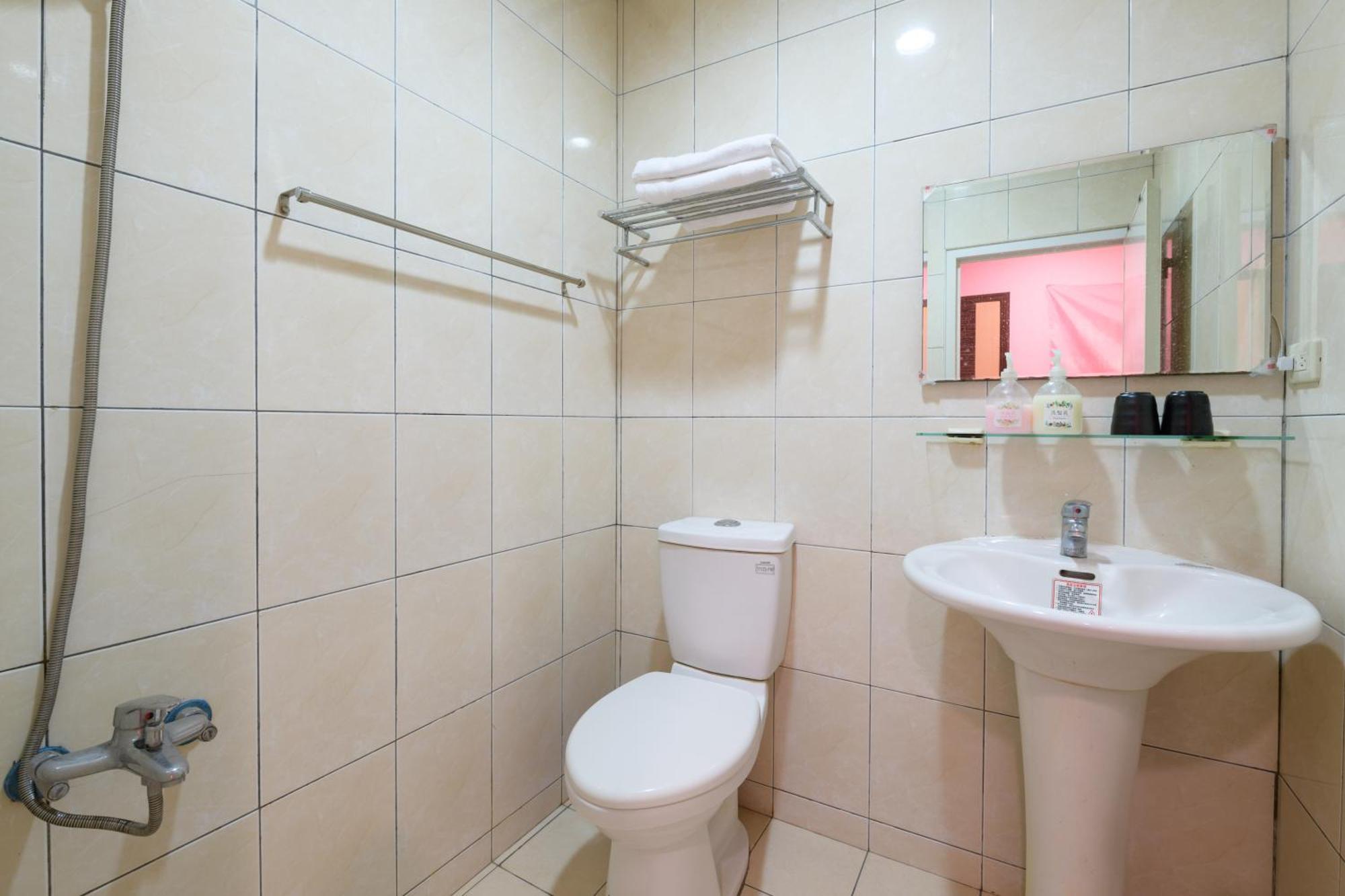 羅東夜市 小宅一生民宿 Night Market Small House Lifetime Hotel Luodong Kamer foto